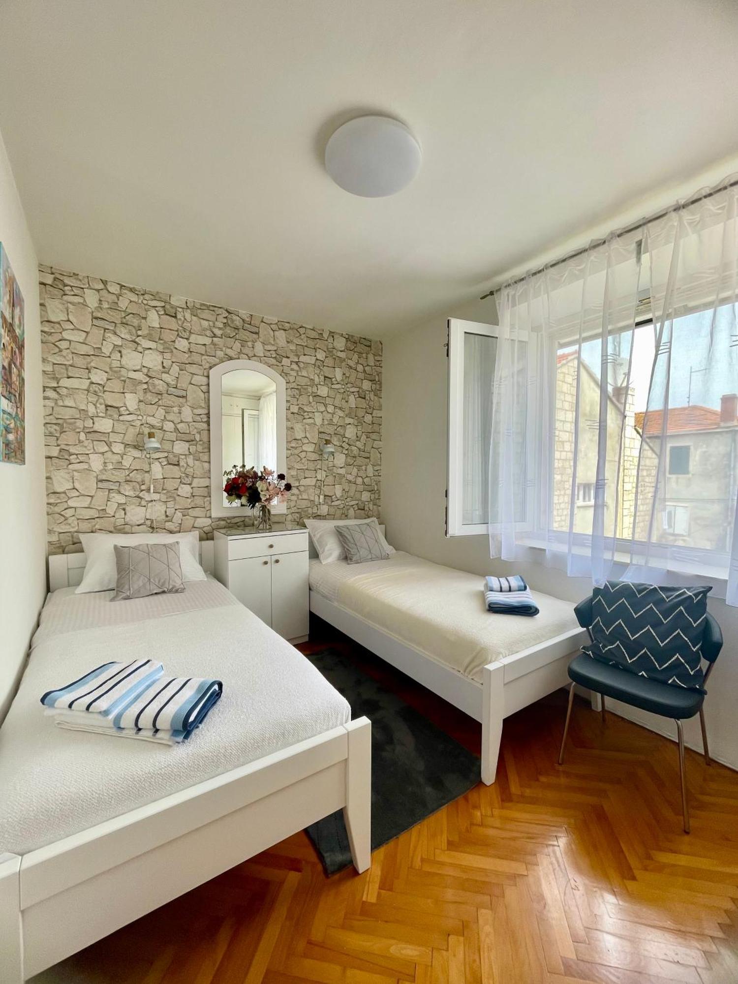 Dinka Old Town Apartment With Sea View Trogir Bagian luar foto