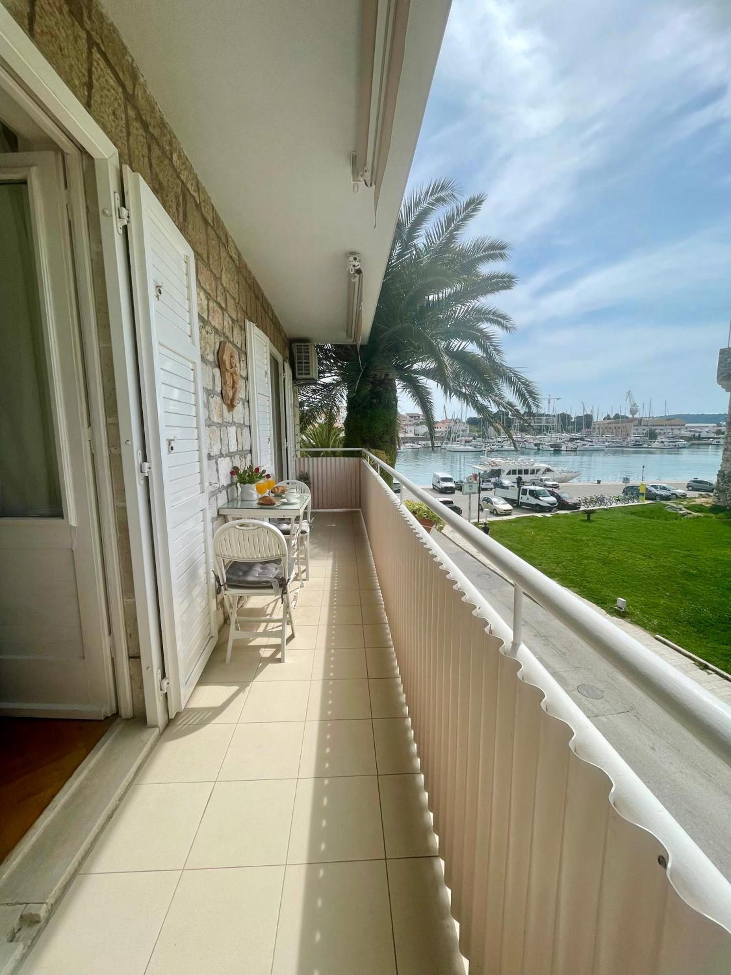 Dinka Old Town Apartment With Sea View Trogir Bagian luar foto
