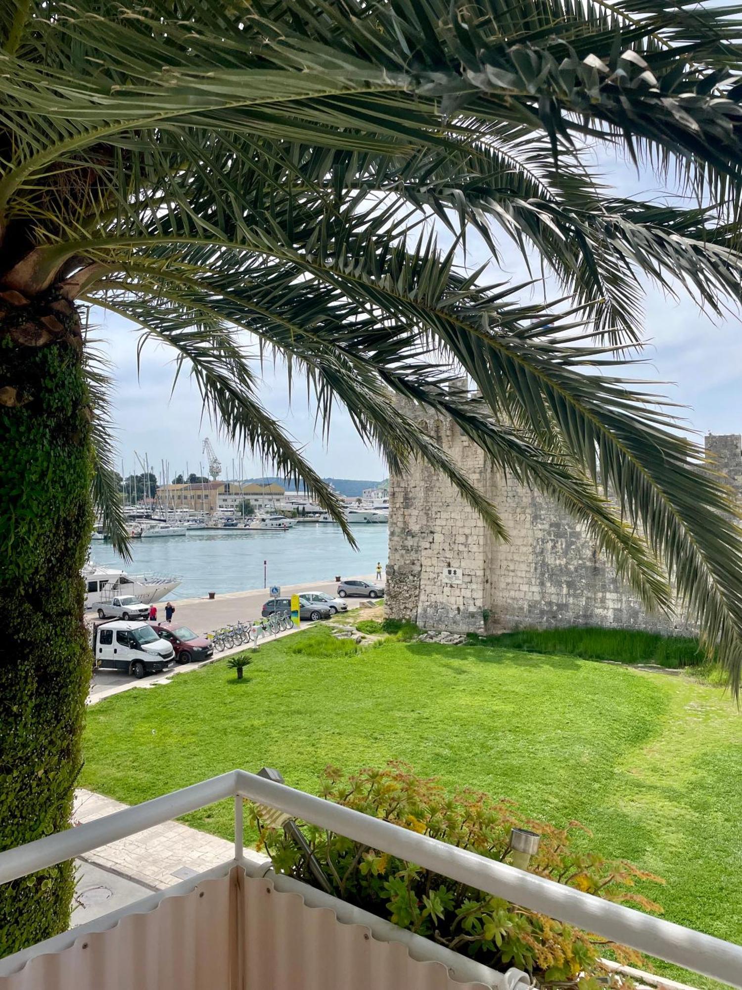 Dinka Old Town Apartment With Sea View Trogir Bagian luar foto