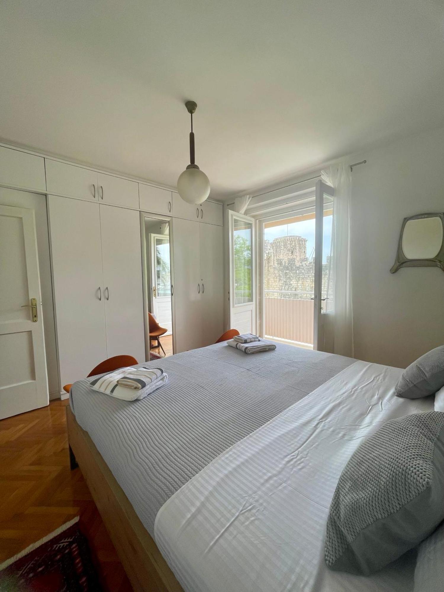Dinka Old Town Apartment With Sea View Trogir Bagian luar foto