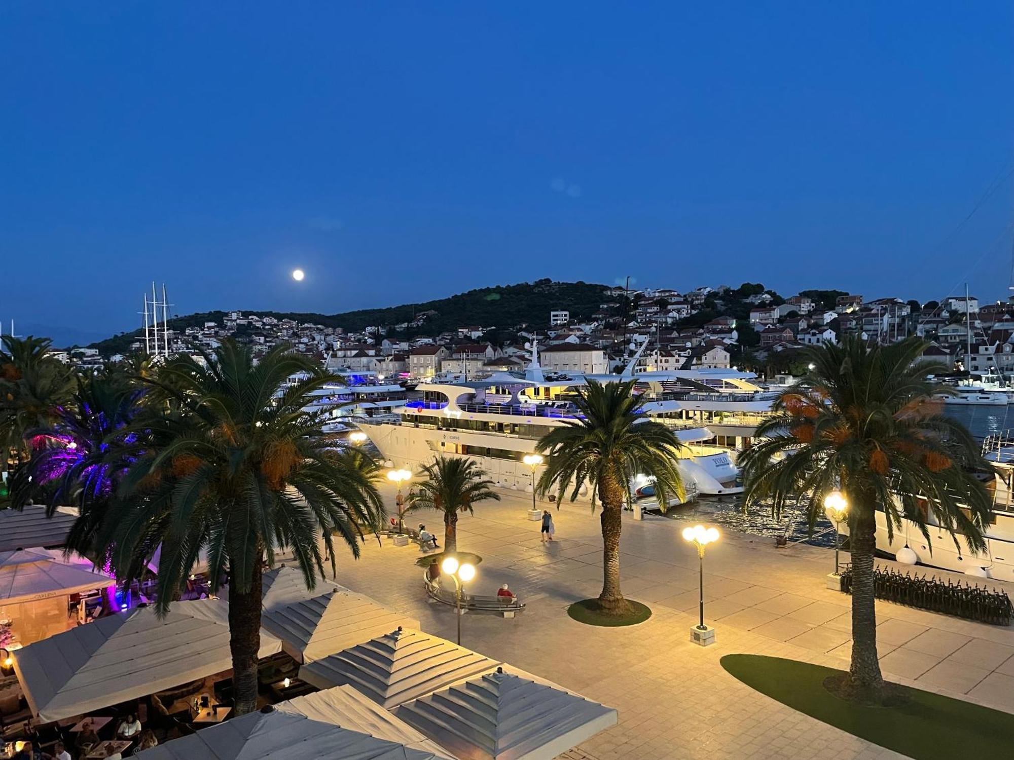 Dinka Old Town Apartment With Sea View Trogir Bagian luar foto
