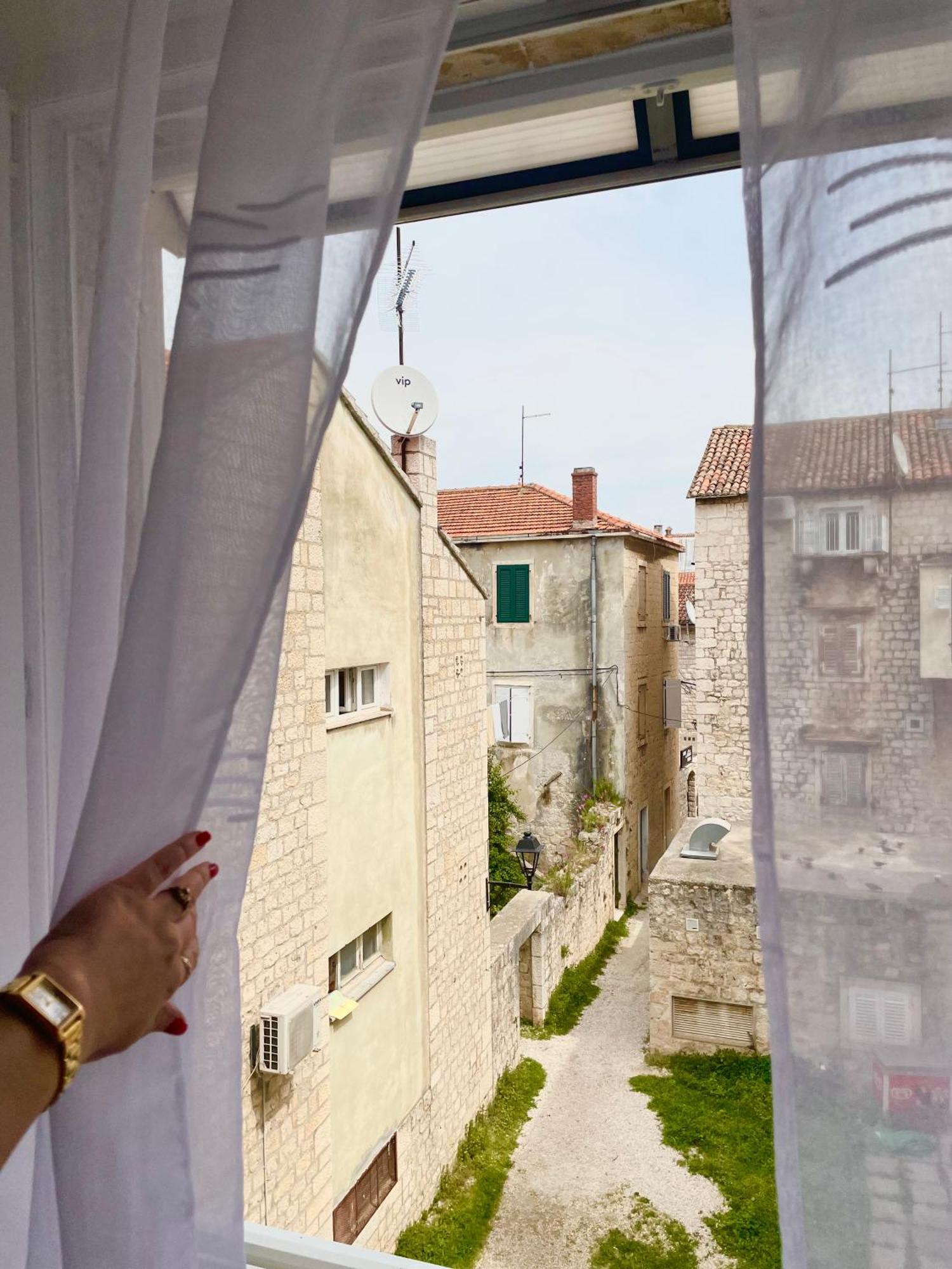 Dinka Old Town Apartment With Sea View Trogir Bagian luar foto